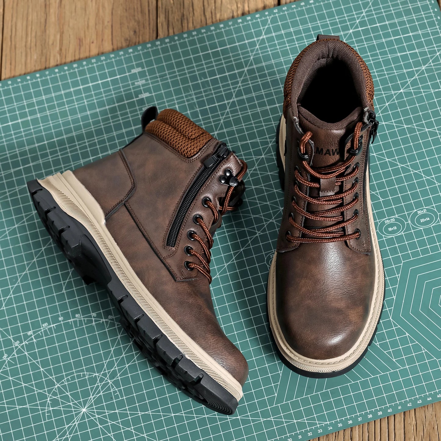 Leather Light Weight Safety Shoes Steel Toe Boots Low Top Comfortable Soft Work Sneakers Slip Resistant Work Sneakers for Men