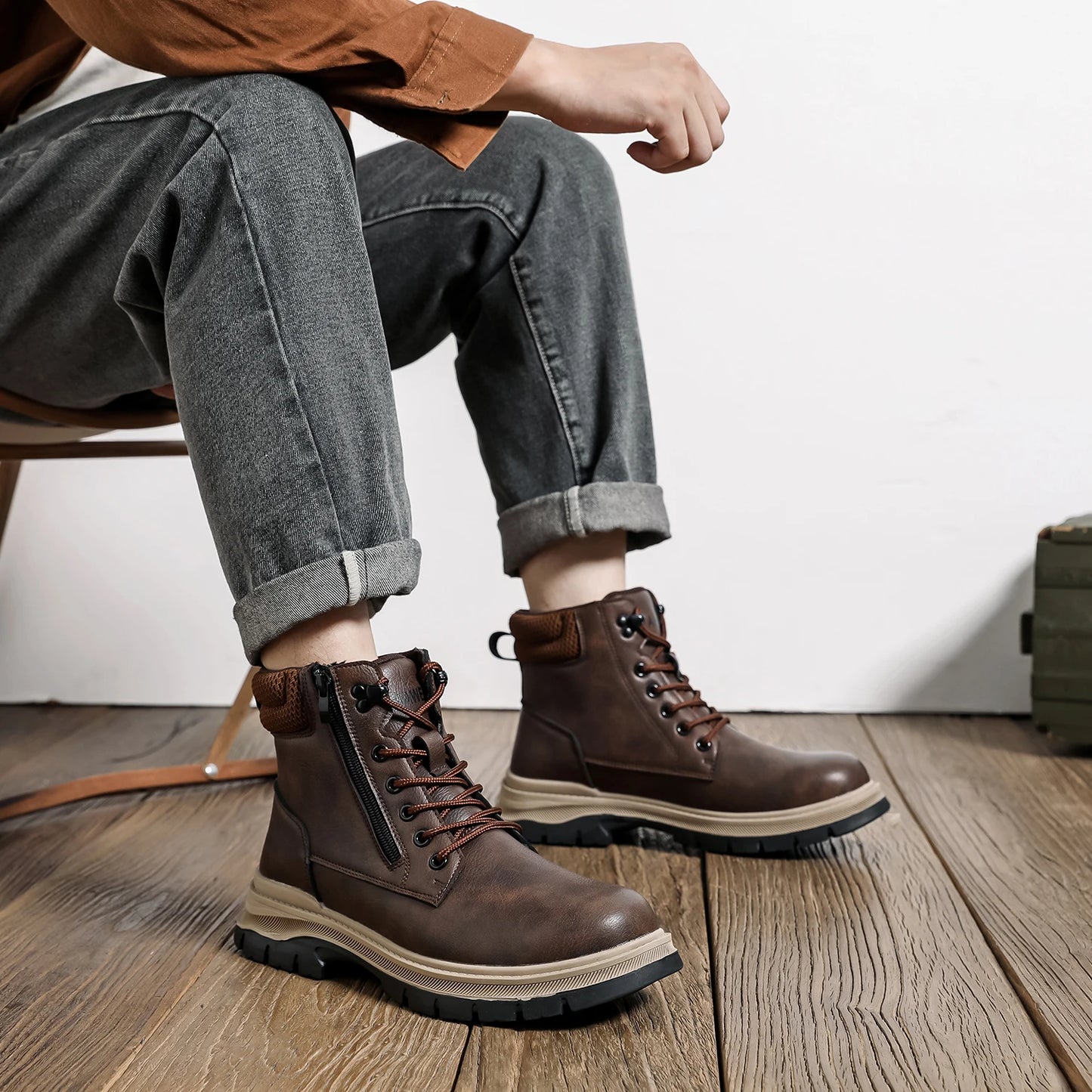 Leather Light Weight Safety Shoes Steel Toe Boots Low Top Comfortable Soft Work Sneakers Slip Resistant Work Sneakers for Men