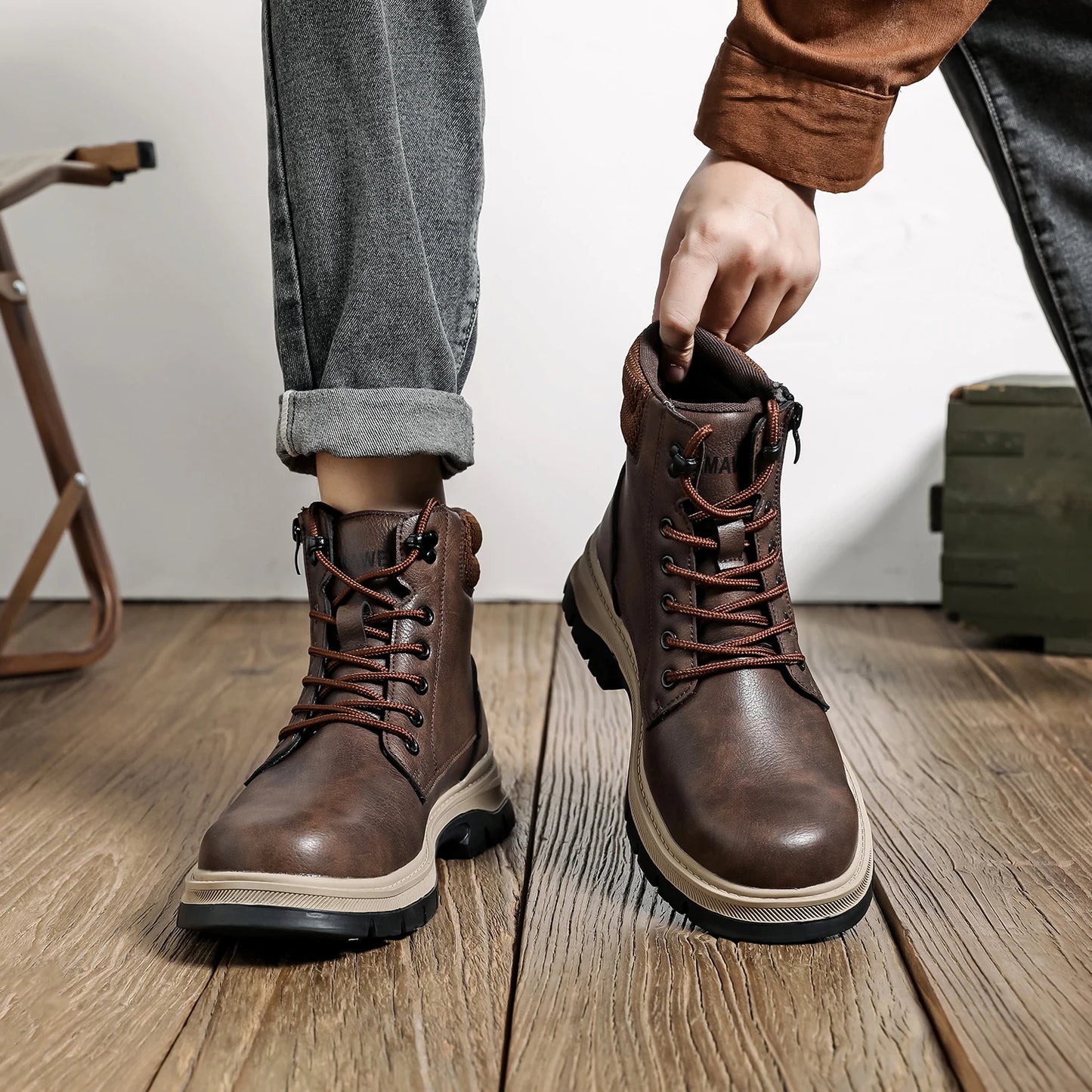 Leather Light Weight Safety Shoes Steel Toe Boots Low Top Comfortable Soft Work Sneakers Slip Resistant Work Sneakers for Men